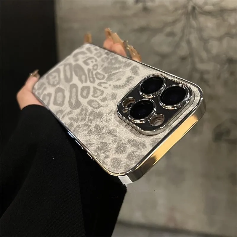 Apple iPhone - Luxury Leopard Leather Case with Lens Protection