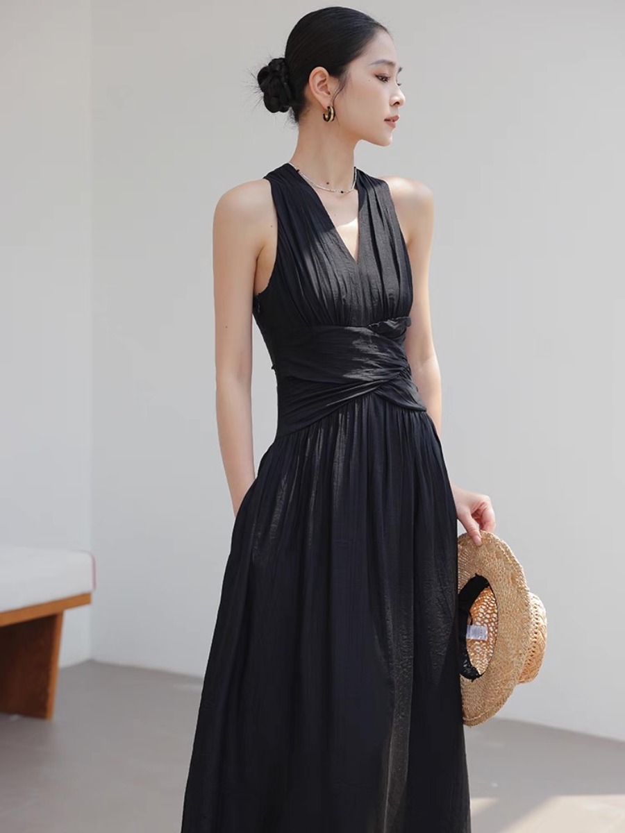 Maralyn Halter Neck Graceful Dress