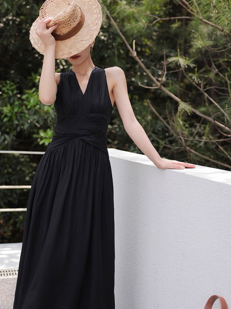 Maralyn Halter Neck Graceful Dress