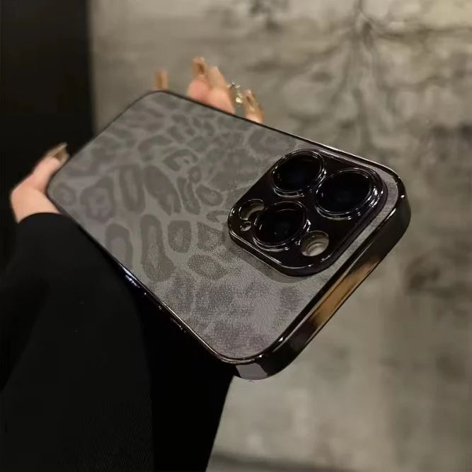 Apple iPhone - Luxury Leopard Leather Case with Lens Protection