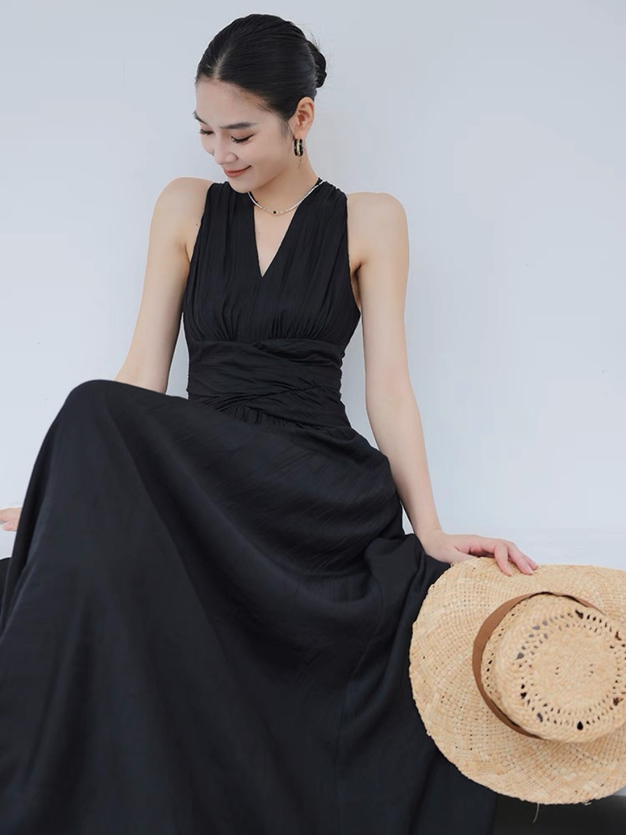Maralyn Halter Neck Graceful Dress