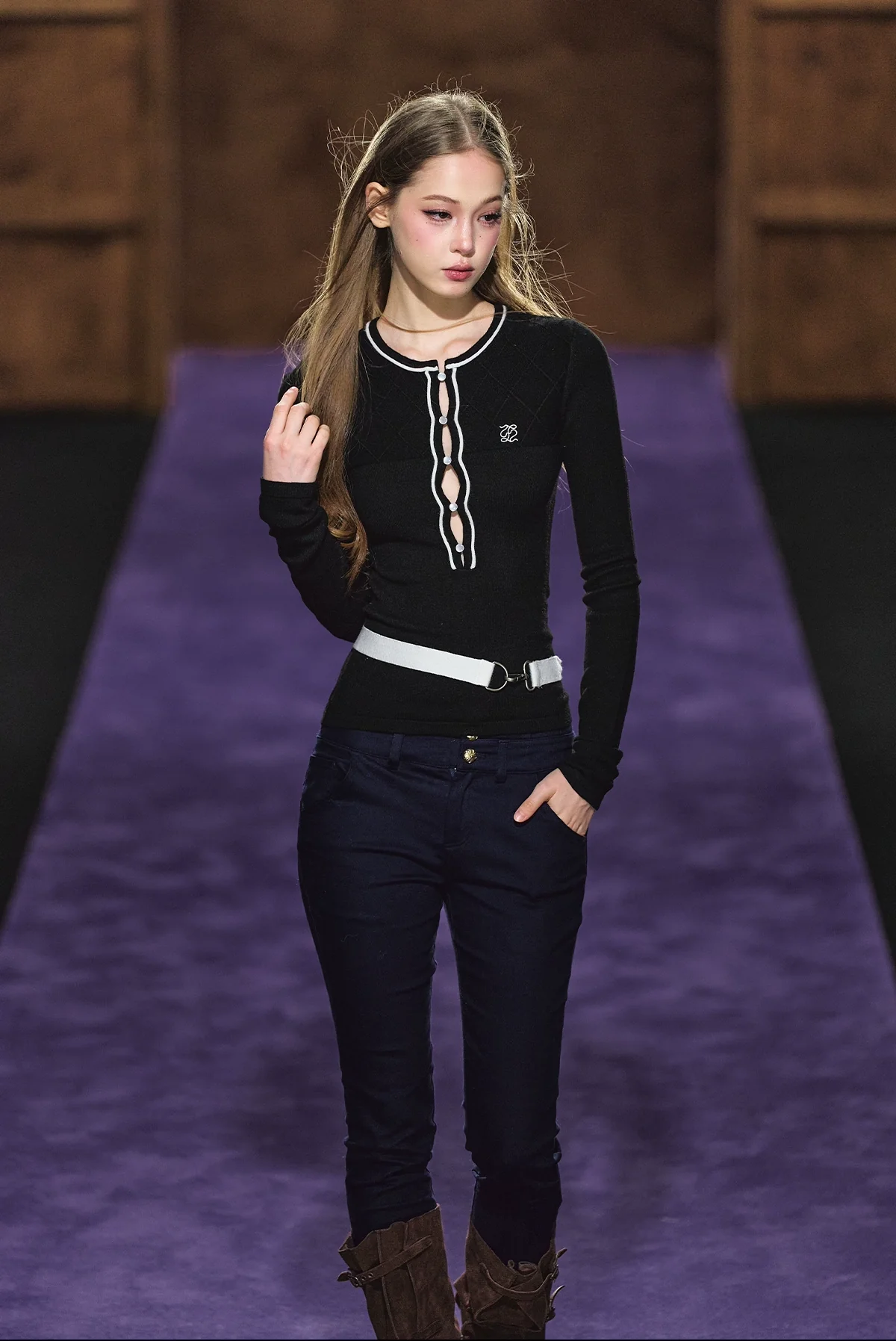 Contrast Trim Knit Belt Detail Fitted Crewneck