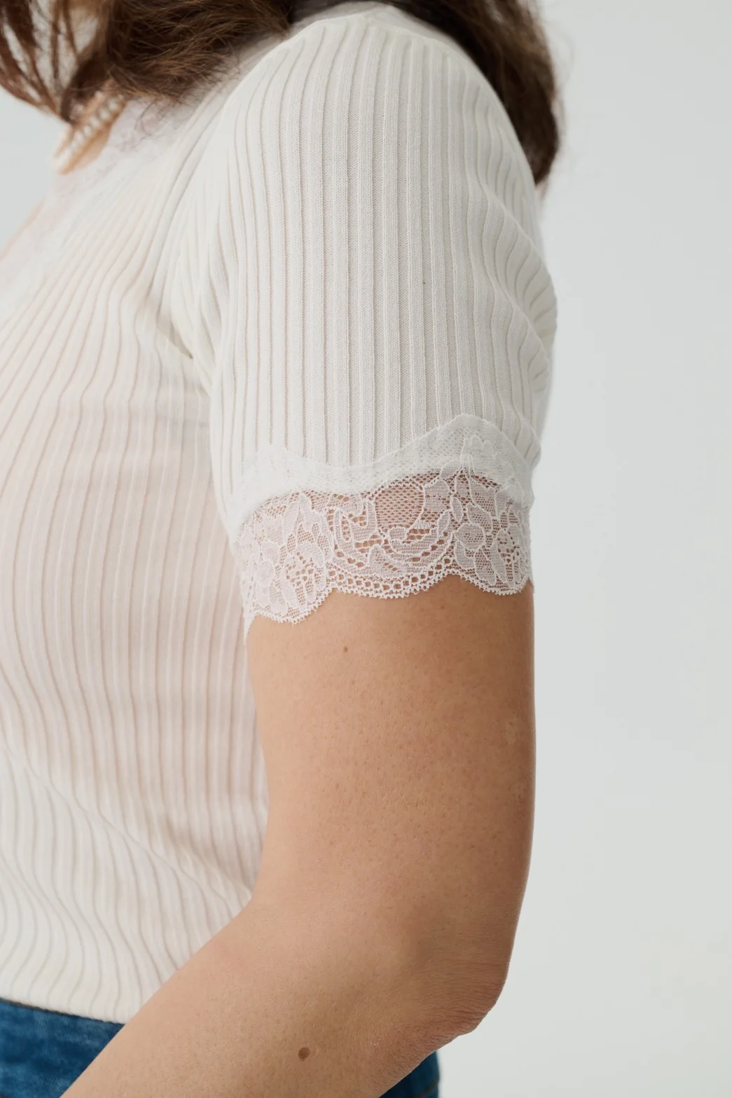 Eye catching cooling knit top