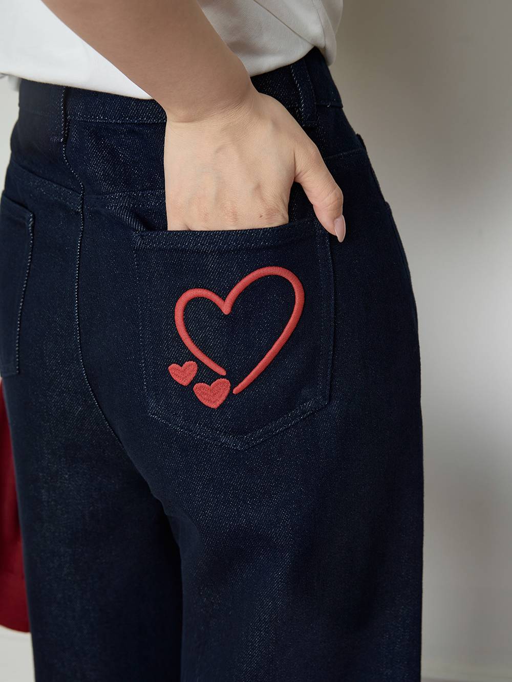 High-Waisted Jeans