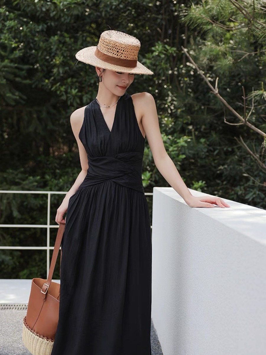 Maralyn Halter Neck Graceful Dress