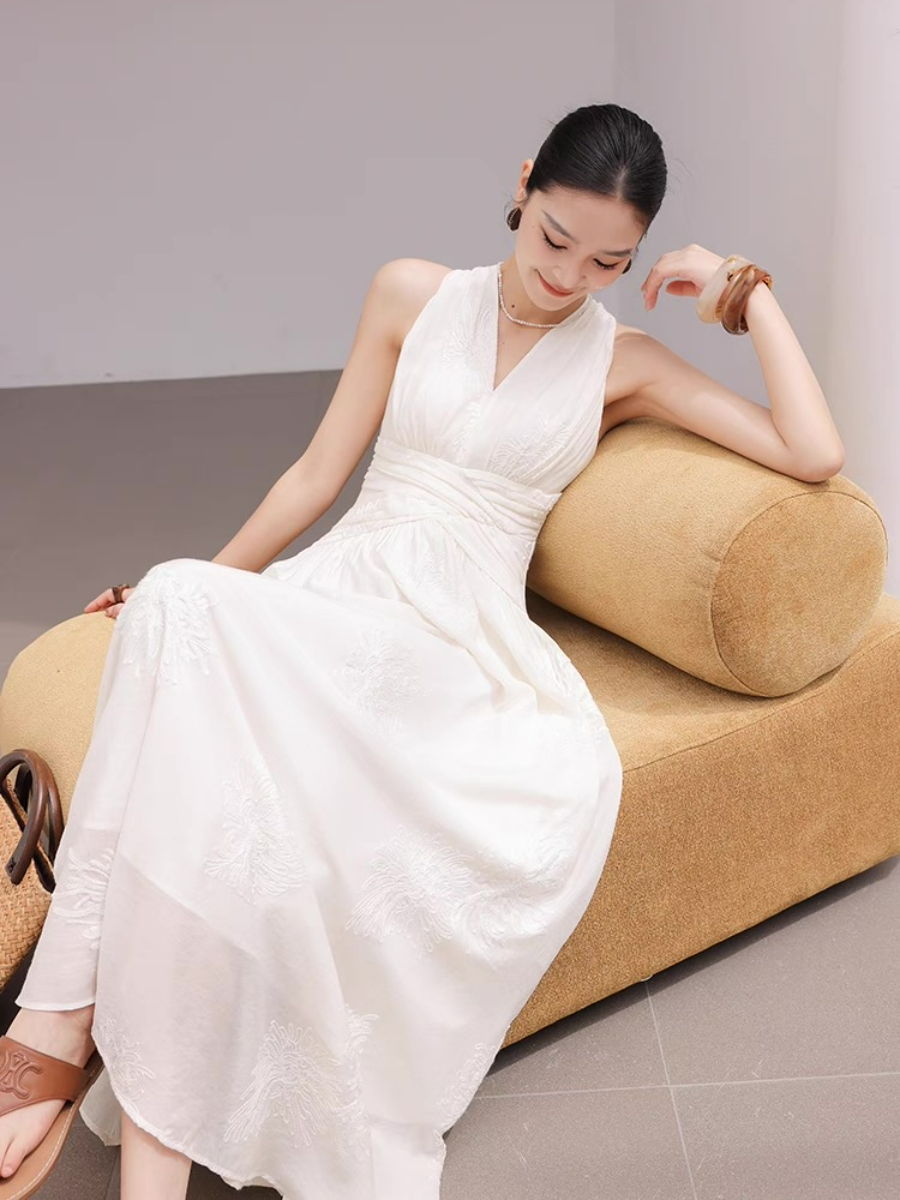 Maralyn Halter Neck Graceful Dress