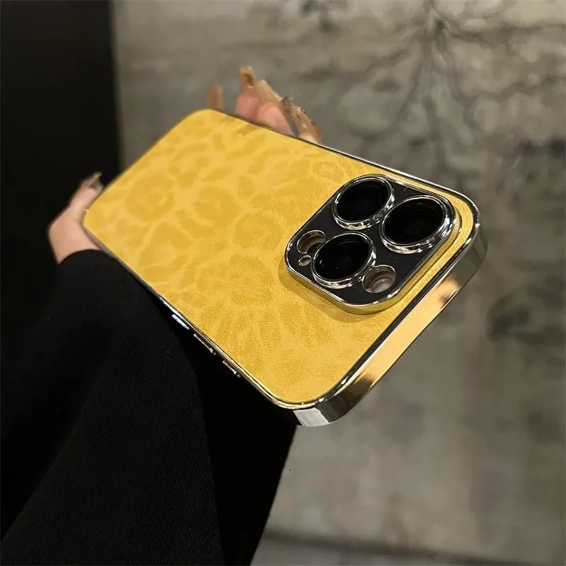 Apple iPhone - Luxury Leopard Leather Case with Lens Protection