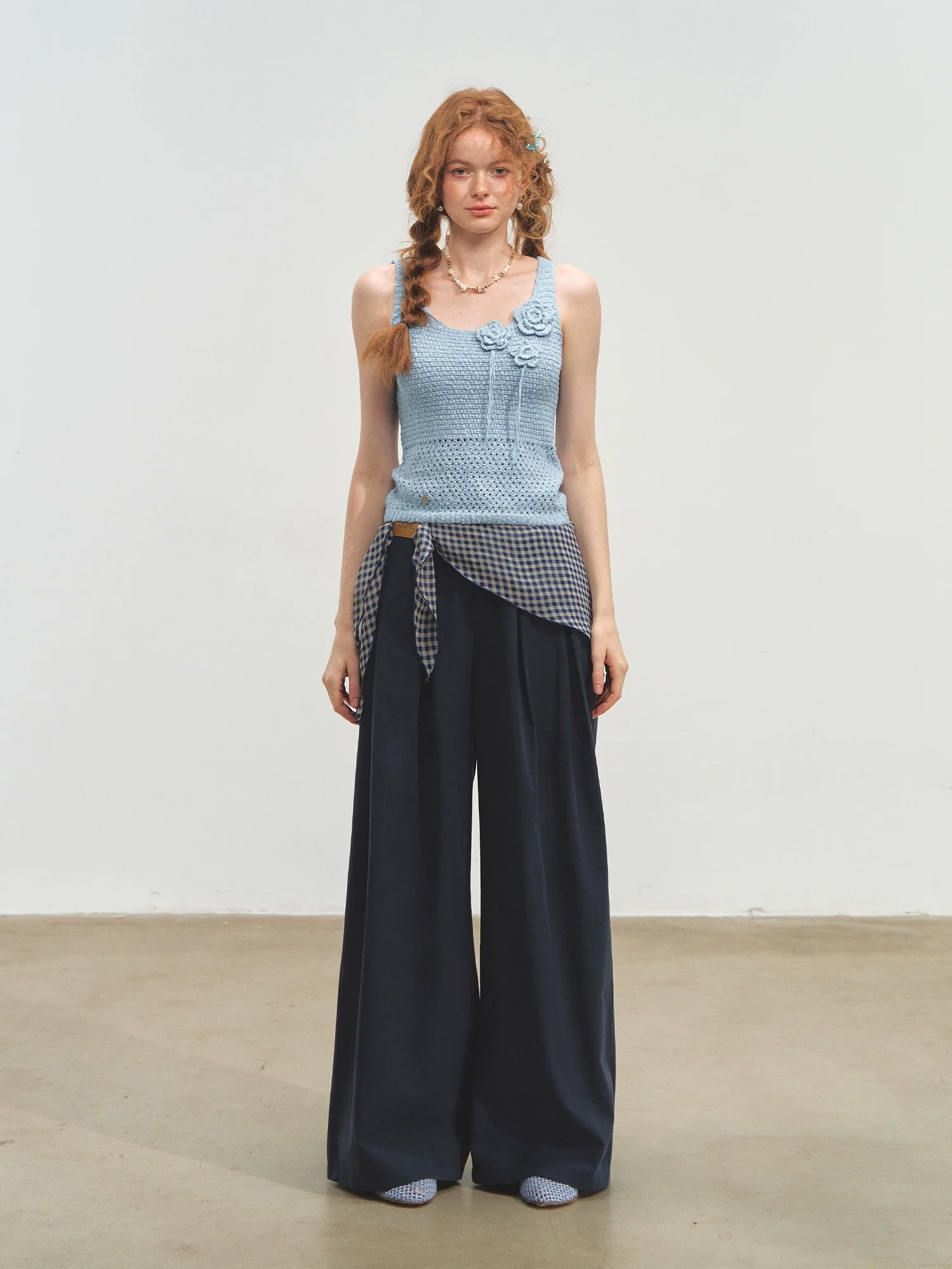 Three-dimensional Handmade Flower Crochet Tank Top