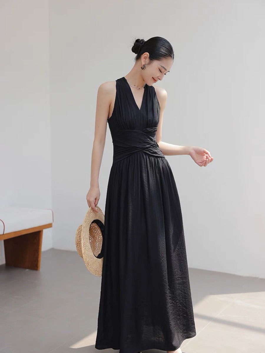 Maralyn Halter Neck Graceful Dress