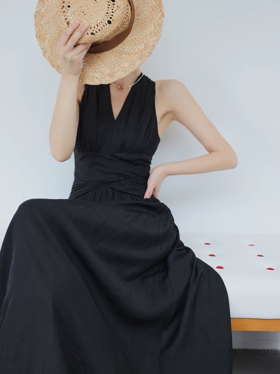 Maralyn Halter Neck Graceful Dress