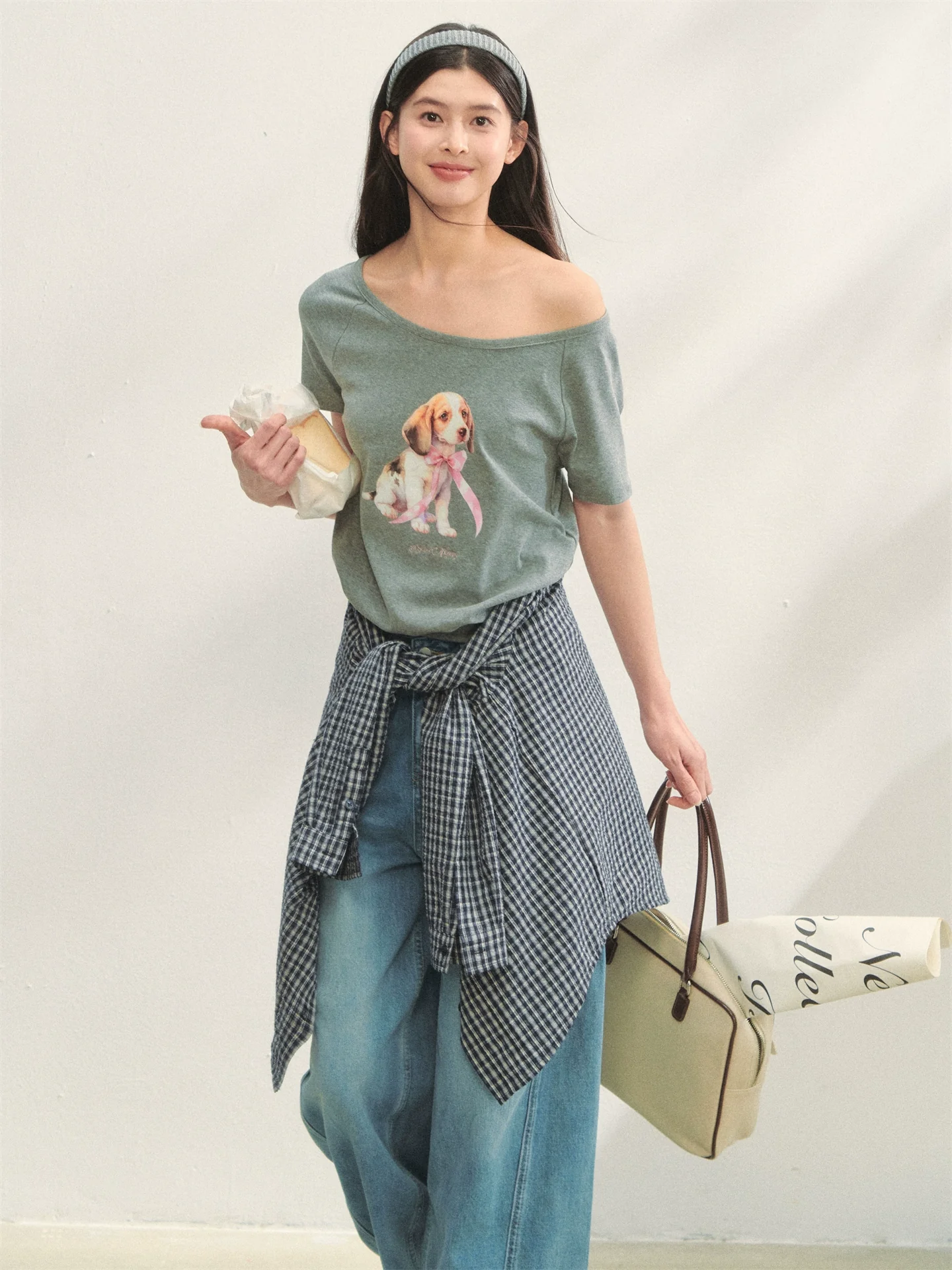 Asymmetric Shoulder Bow Puppy Printed T-Shirt