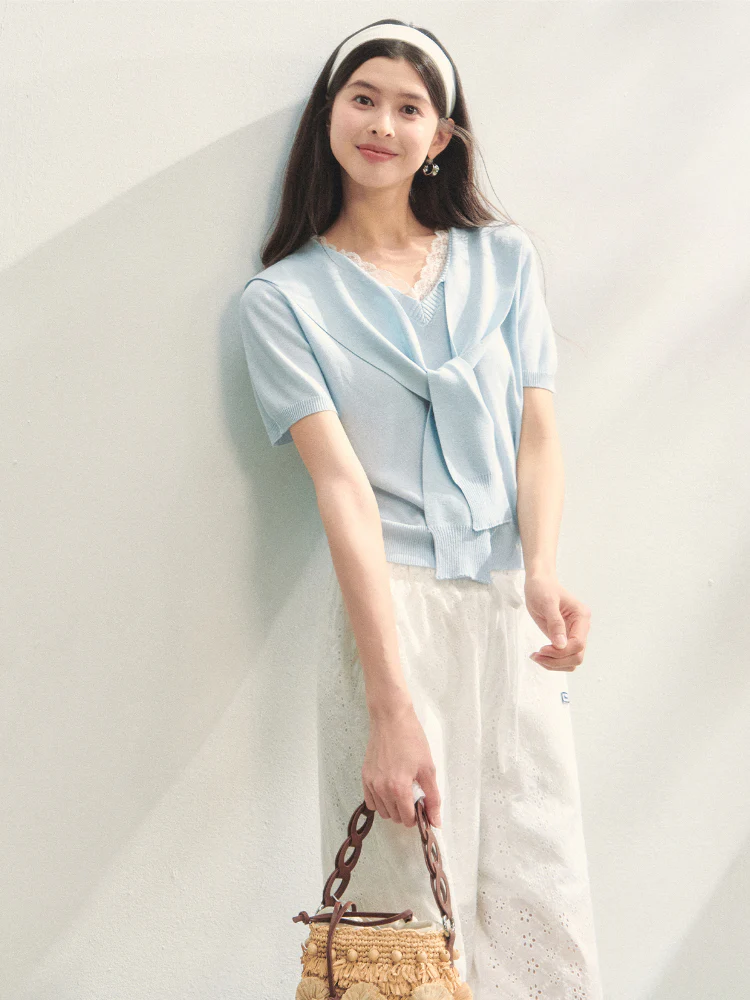 Lace Spliced V-Neck Knitted T-Shirt