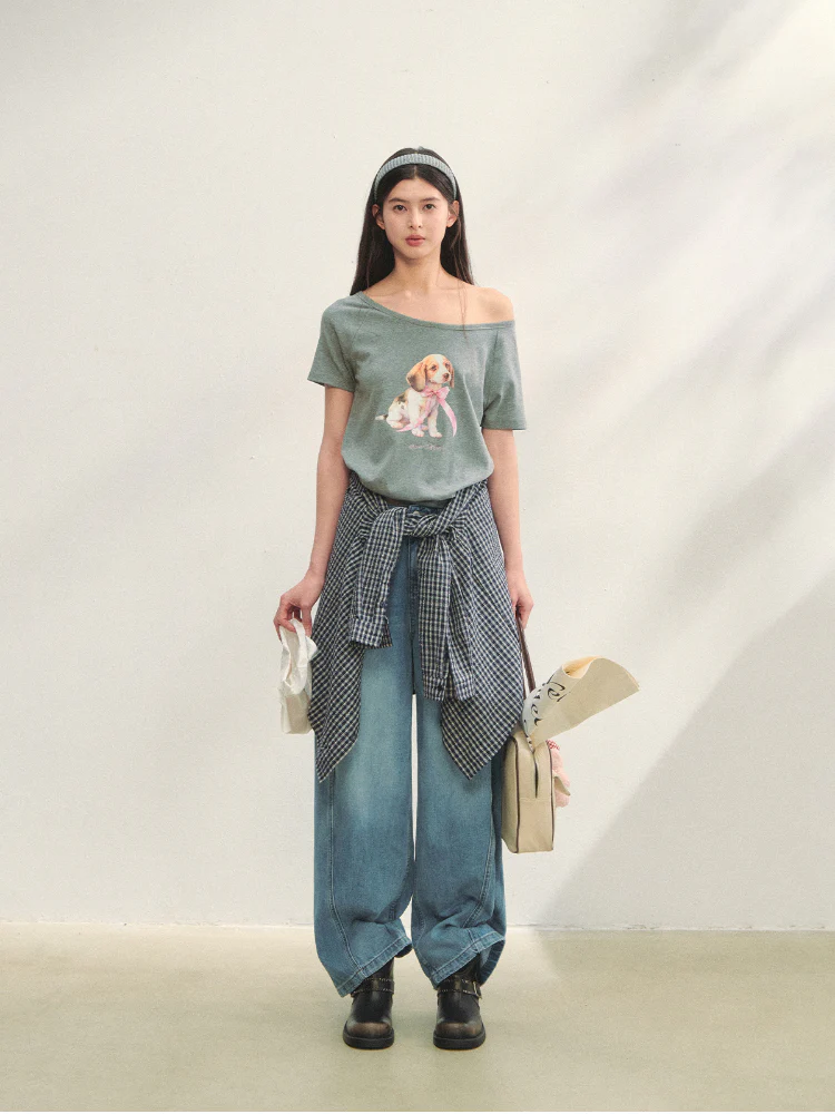 Asymmetric Shoulder Bow Puppy Printed T-Shirt