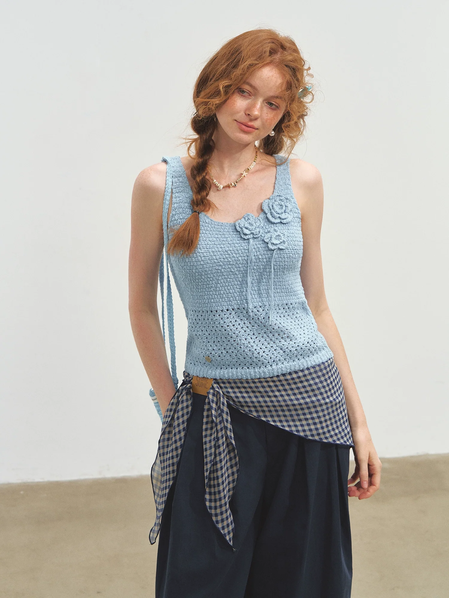 Three-dimensional Handmade Flower Crochet Tank Top