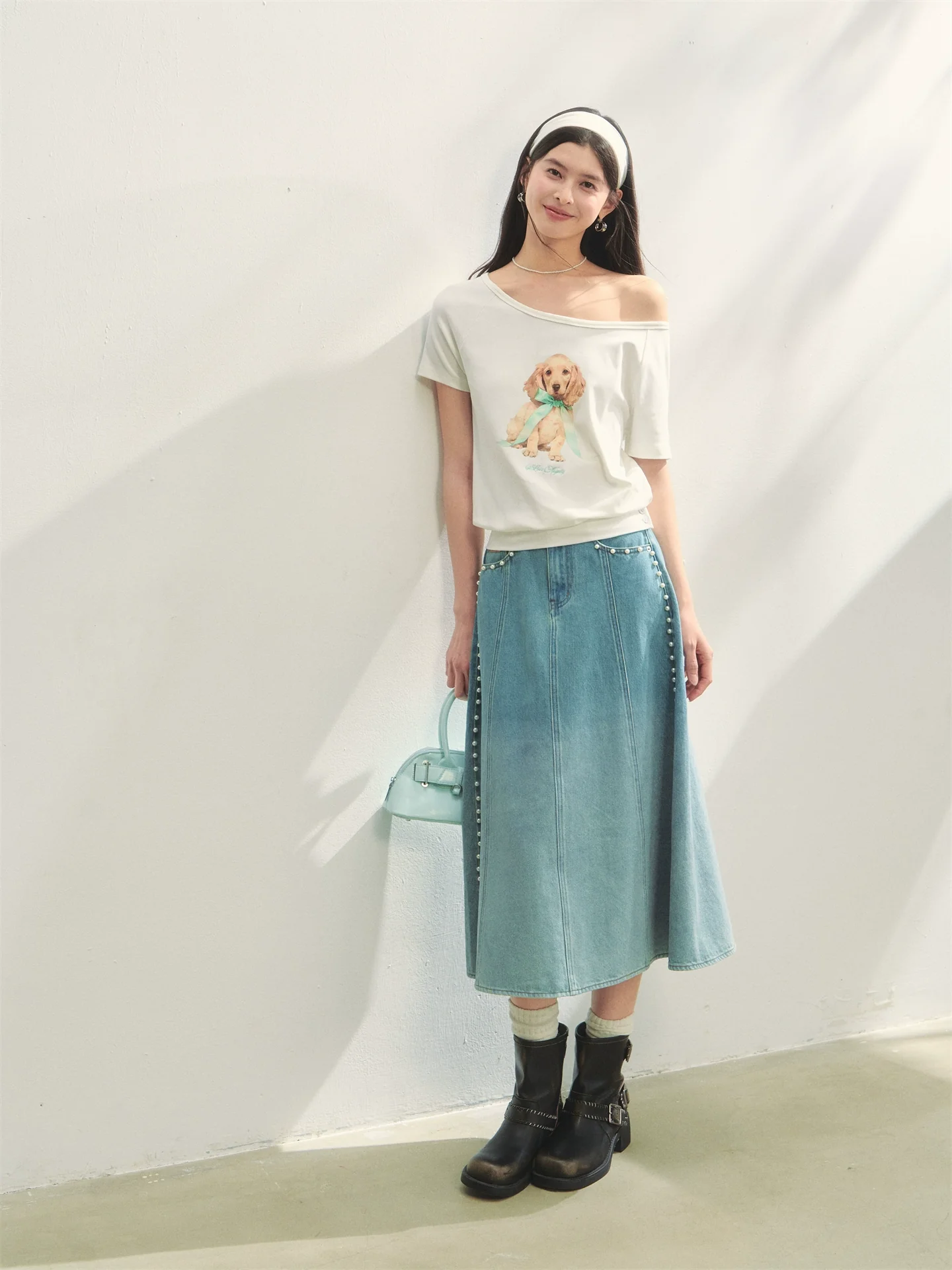 Asymmetric Shoulder Bow Puppy Printed T-Shirt