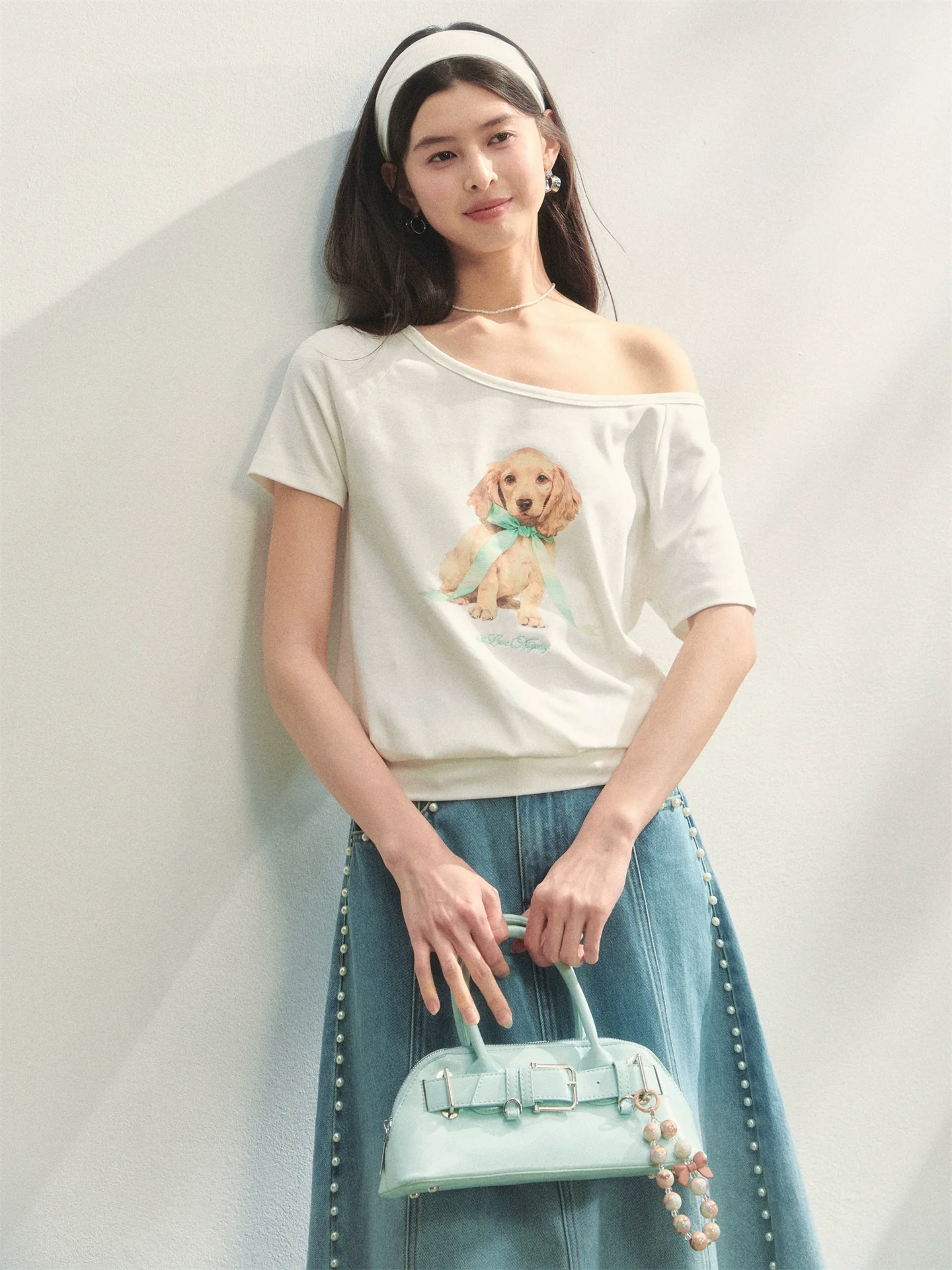 Asymmetric Shoulder Bow Puppy Printed T-Shirt