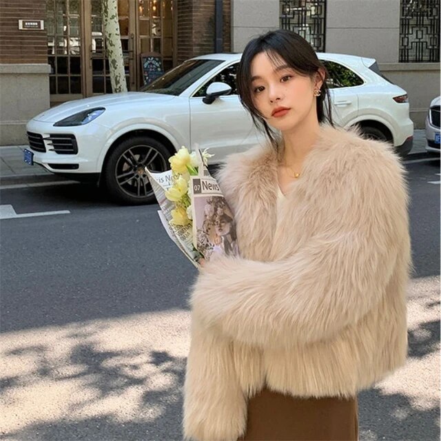Autumn Fashion Faux Fox Fur Coat Women Fashion Warm Feather Coats Loose Short Outercoat Lady Party Elegant Outfits