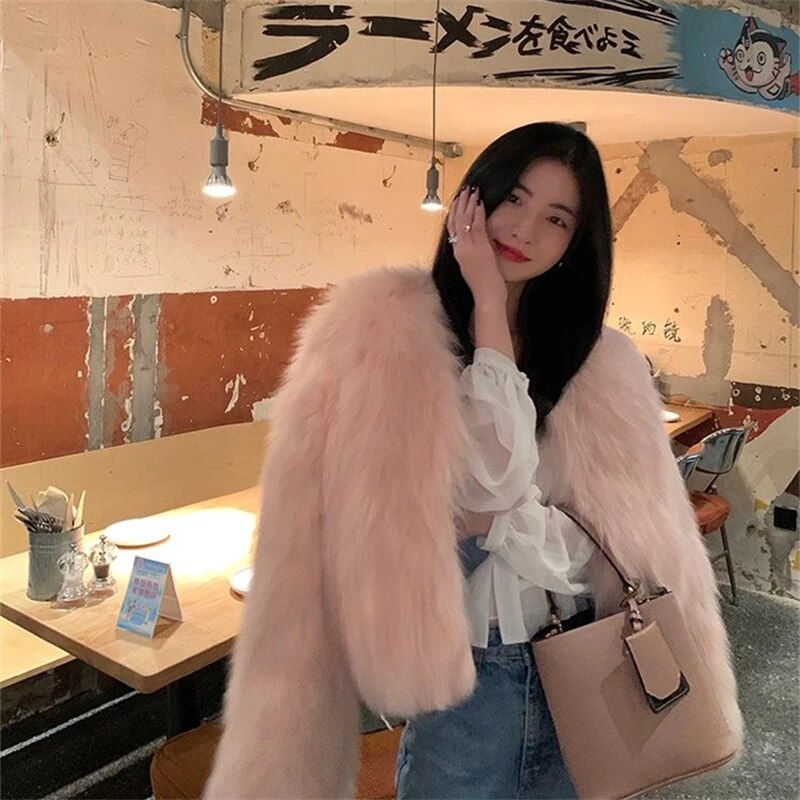Autumn Fashion Faux Fox Fur Coat Women Fashion Warm Feather Coats Loose Short Outercoat Lady Party Elegant Outfits